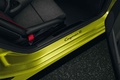 Porsche Cayman R vert pas de porte