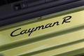 Porsche Cayman R vert pas de porte