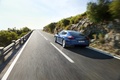 Porsche Panamera S Hybride bleu 3/4 arrière gauche travelling