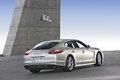 Porsche Panamera Turbo gris 3/4 arrière droit penché 2