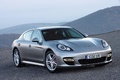 Porsche Panamera Turbo gris 3/4 avant droit penché