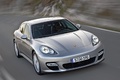 Porsche Panamera Turbo gris 3/4 avant droit travelling penché vue de haut 2