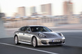 Porsche Panamera Turbo gris 3/4 avant droit travelling