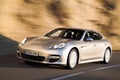 Porsche Panamera Turbo gris 3/4 avant gauche travelling penché