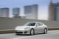 Porsche Panamera Turbo gris 3/4 avant gauche travelling