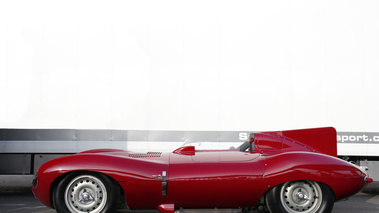 Jaguar Type D bordeaux profil