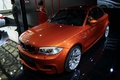 BMW Série 1M orange 3/4 avant gauche