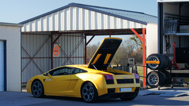 Lamborghini Gallardo jaune 3/4 arrière gauche