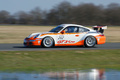 Porsche 997 GT3 Cup blanc/orange 3/4 avant gauche filé