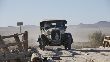Ford A 1929, beige, action, face