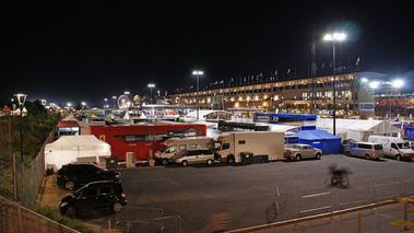 24h du Mans 2009 paddocks nuit