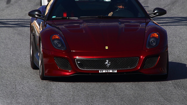 Prestige Racing Barcelona - 04.11.10 - Ferrari 599 GTO bordeaux face avant debout