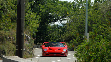 Ferrari F50 rouge face avant 2