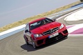 Mercedes C63 AMG Coupe Black Series rouge 3/4 avant droit travelling penché