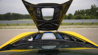Chevrolet Corvette C6 ZR1 jaune capot ouvert