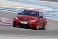 Mercedes C63 AMG Black Series - rouge - 3/4 avant gauche, dynamique