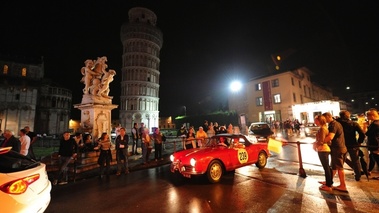 Alfa Romeo Giulia, rouge, nuit, Pise