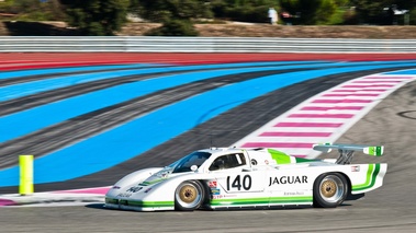 10 000 Tours du Castellet 2012 - Jaguar blanc/vert 3/4 avant gauche filé