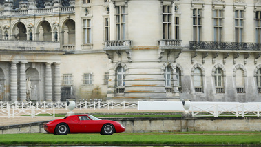 Chantilly Arts & Elégance 2017 - Ferrari 250 LM rouge profil