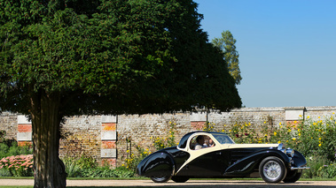 Hampton Court Palace Concours of Elegance 2017 - Bugatti Type 57 Atalante noir/blanc profil