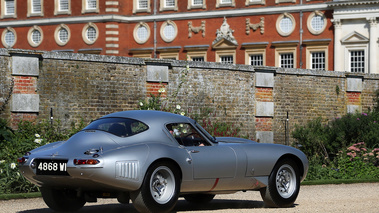 Hampton Court Palace Concours of Elegance 2017 - Jaguar Type E Lowdrag gris 3/4 arrière droit