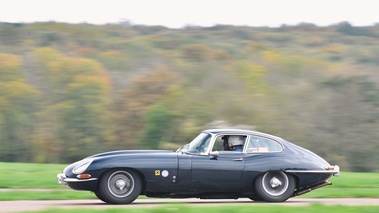Journées d'Automne 2012 - Jaguar Type-E bleu filé