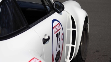 Rallye de Paris Classic 2012 - Porsche 911 Carrera 3.0 RSR blanc aile avant