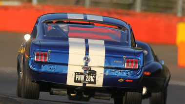 Ford Mustang, bleu, action dos