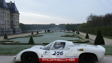 Tour Auto 2012 - Porsche 910 blanc profil