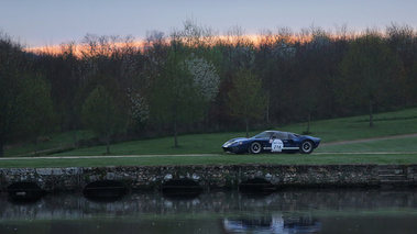 Tour Auto 2013 - Ford GT40 bleu 3/4 avant gauche