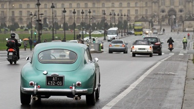 Traversée de Paris 2013 - Aston Martin DB2 vert face arrière