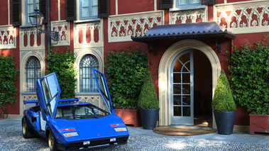 Villa d'Este 2016 - Lamborghini Countach bleu 3/4 avant droit portes ouvertes