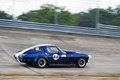 Autodrome Radical Meeting - Chevrolet Corvette C2 bleu/blanc 3/4 arrière droit filé