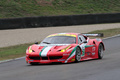 Ferrari Finali Mondiali 2011 - Mugello - 458 GT2 rouge 3/4 avant gauche filé