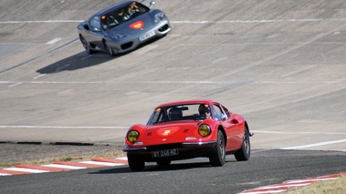 Rendez-Vous Ferrari 2012 - Ferrari 246 GT Dino rouge 3/4 avant gauche