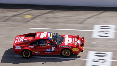 Rendez-Vous Ferrari 2012 - Ferrari 308 Gr. 4 rouge filé vue de haut