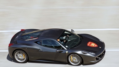 Rendez-Vous Ferrari 2012 - Ferrari 458 Italia anthracite 3/4 avant droit filé