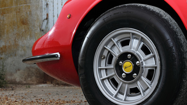 Ferrari 246 GT Dino rouge jante
