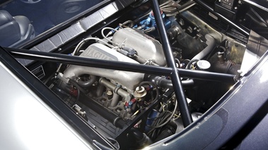 Jaguar XJ220 gris moteur