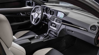 Mercedes C63 AMG Coupe Edition 507 anthracite satiné intérieur