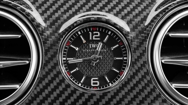 Mercedes S63 AMG gris horloge