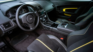 Aston Martin V12 Vantage S - jaune - habitacle 1