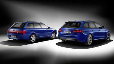 Audi RS4 Nogaro Selection - bleue - 3/4 arrière droit, avec RS2