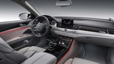 Audi S8 gris intérieur