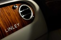 Bentley Continental Flying Spur Linley noir logo tableau de bord