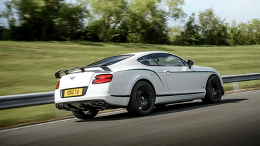 Bentley Continental GT3-R - Blanche - 3/4 arrière droit dynamique