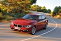 BMW 335i - rouge - 3/4 avant gauche, dynamique 3