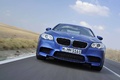 BMW M5 F10 bleu face avant travelling penché