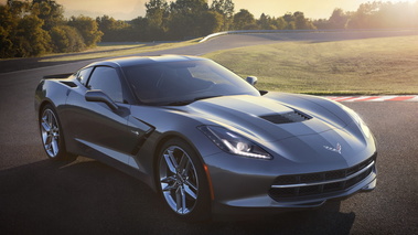 Corvette Stingray 2014 - grise - 3/4 avant droit dynamique