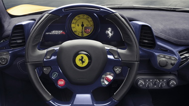 Ferrari 458 Speciale A - jaune - Habitacle